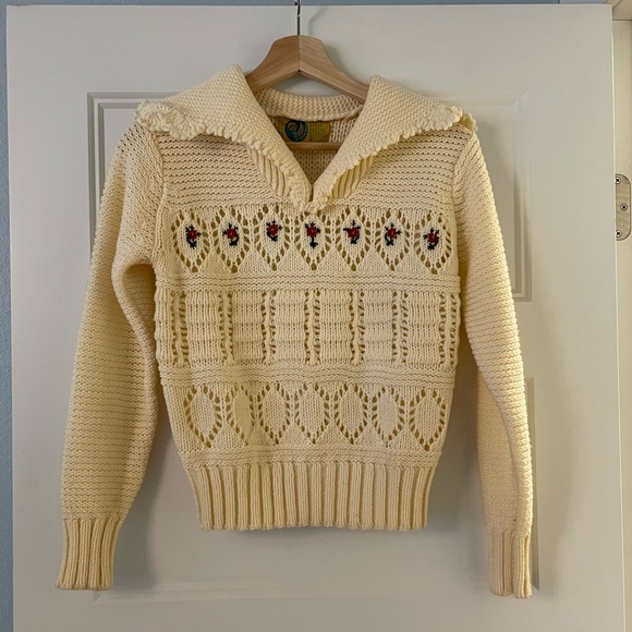 Vintage Sweaters - Vintage 1970’s Embroidered Sweater - Size XS